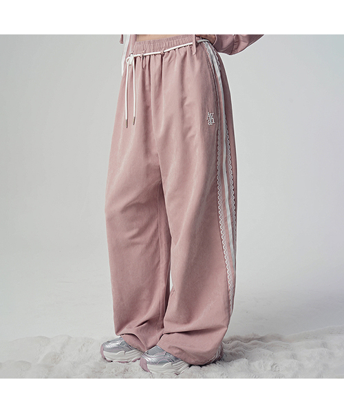 AVANDRESS(アバンドレス )の「レイナレーストラックパンツ_4カラー(スウェットパンツ・レディース・PINK/チャコール/ブラウン/ブラック・SMALL/MEDIUM)」の4枚目の写真