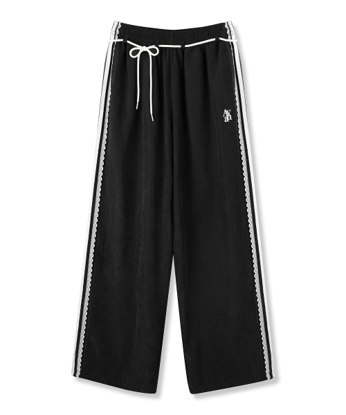 AVANDRESS(アバンドレス )の「レイナレーストラックパンツ_4カラー(スウェットパンツ・レディース・PINK/チャコール/ブラウン/ブラック・SMALL/MEDIUM)」の9枚目の写真
