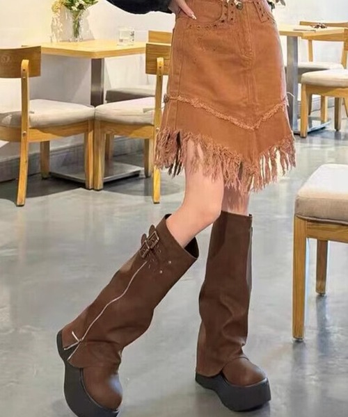 Songe(ソンジュ)の「厚底カバーロングブーツ(ブーツ・レディース・ブラウン/ブラック・24.5cm/24cm/23.5cm/23cm)」の5枚目の写真