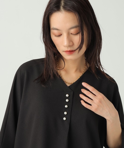 Elura（エルーラ）の「≪UV・防シワ・接触冷感≫サラサラリラクシーVネックプルオーバー/656790（シャツ/ブラウス・レディース・ブラック/オフホワイト/モカ/ミント/ダークブラウン・SMALL/MEDIUM）」の9枚目の写真