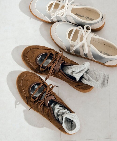 fredy emue（フレディエミュ）の「メリージェーンスニーカー（スニーカー・レディース・ブラウン/シルバー・L/M/S）」の2枚目の写真