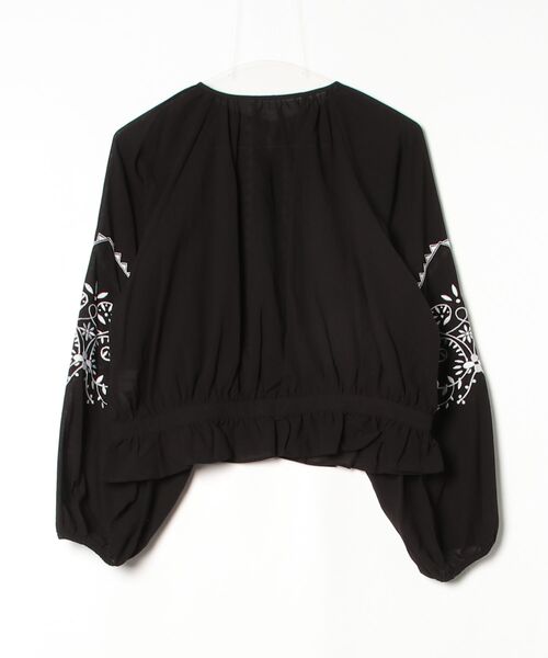 THE SHINZONE（ザ　シンゾーン）の「EMBROIDERED BLOUSE 26SMSBL09（Tシャツ/カットソー・レディース・オフホワイト/ブラック・FREE）」の3枚目の写真