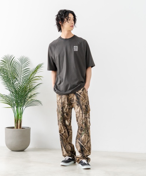OUTDOOR EXCHANGE(アウトドアエクスチェンジ)の「【OUTDOOR EXCHANGE/アウトドアエクスチェンジ】×【ZERO STAIN/ゼロステイン】コラボ ラグランスリーブ Tシャツ 汗ジミ防止 UVカット 防汚効果 リーフ柄 ブランドロゴ ユニセックス(Tシャツ/カットソー・メンズ・オフホワイト/ホワイト/スミクロ・LARGE/MEDIUM)」の18枚目の写真