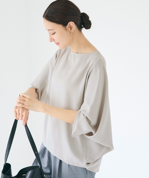 coca(coca)(コカ)の「とろみツイルスクエアジップブラウス(シャツ/ブラウス・レディース・グレー/ライトベージュ・L/M)」の1枚目の写真