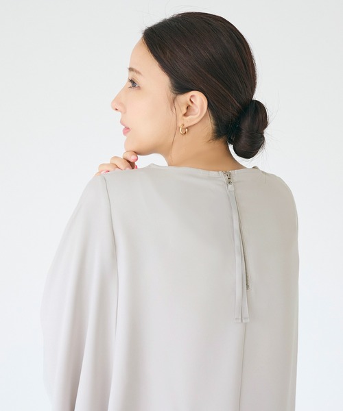 coca(coca)(コカ)の「とろみツイルスクエアジップブラウス(シャツ/ブラウス・レディース・グレー/ライトベージュ・L/M)」の5枚目の写真