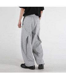 UMM（ウム）の「サイドカーブ切り替えバルーンワイドストリングパンツ2COLOR（スウェットパンツ）」