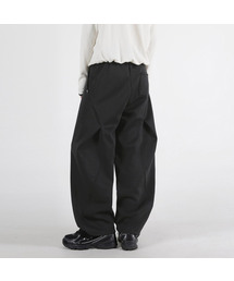 UMM（ウム）の「サイドカーブ切り替えバルーンワイドストリングパンツ2COLOR（スウェットパンツ）」
