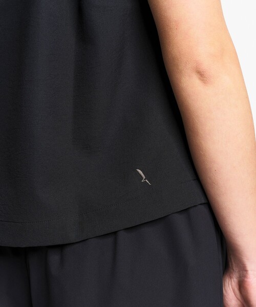 AIGLE（エーグル）の「リラックスフィット ダブルプリーツ入り半袖ブラウス（シャツ/ブラウス・レディース・ホワイト/ブラック・M/XS/XL/S/L）」の6枚目の写真