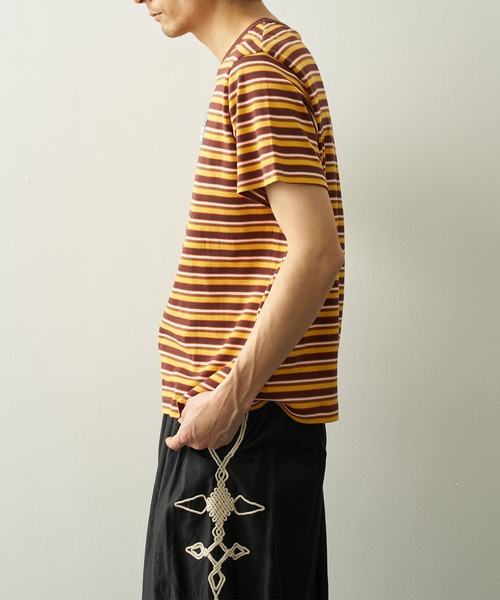 KHOKI（コッキ）の「【KHOKI/コッキ】Hand-Embroidered Stripe T-Shirt（Tシャツ/カットソー・メンズ・ブラック/ブラウン・2/3）」の9枚目の写真