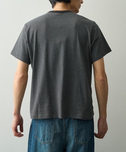 KHOKI(コッキ)の「【KHOKI/コッキ】Hand-Embroidered Stripe T-Shirt(Tシャツ/カットソー・メンズ・ブラック/ブラウン・2/3)」の5枚目の写真