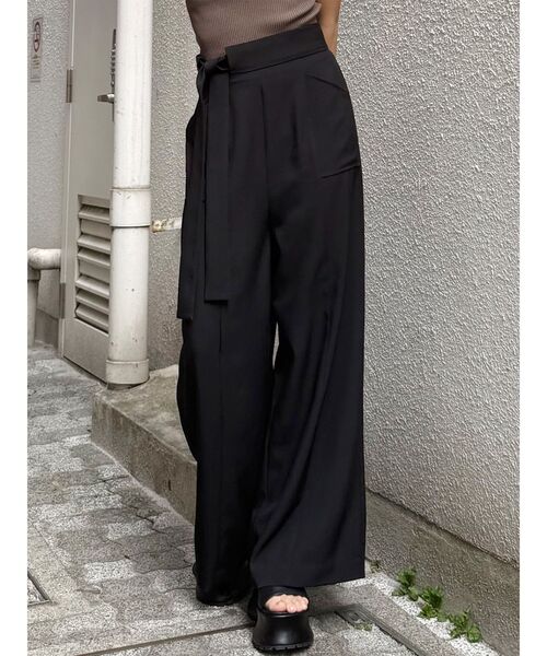 MURUA（ムルーア）の「ハイウエストデザインパンツ（その他パンツ・レディース・ブラック/アイボリー/グレー・2/1）」の2枚目の写真