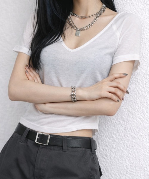 NANEA(ナネア)の「深VネックシアータイトTシャツ(Tシャツ/カットソー・レディース・ブラック/ホワイト・MEDIUM)」の19枚目の写真