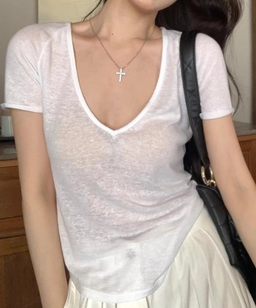 NANEA(ナネア)の「深VネックシアータイトTシャツ(Tシャツ/カットソー・レディース・ブラック/ホワイト・MEDIUM)」の17枚目の写真