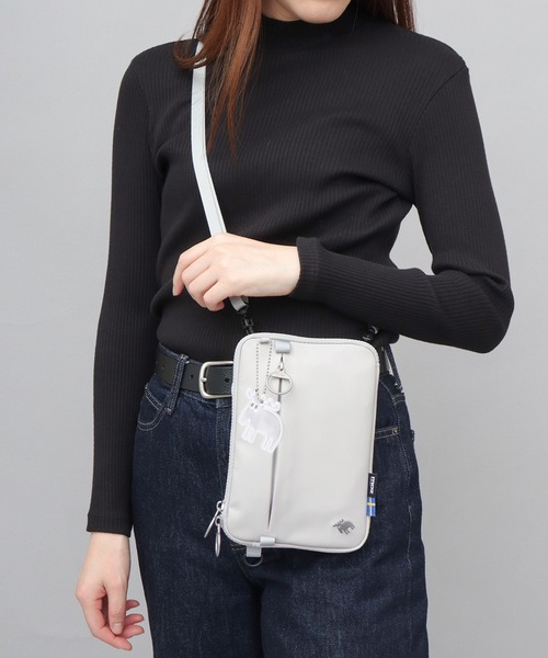 moz(モズ)の「撥水 防水素材(コーティングポリエステル) 縦横 2WAY スマホ ミニショルダーバッグ(ショルダーバッグ・レディース・ライトグレー/ブラック・FREE)」の2枚目の写真