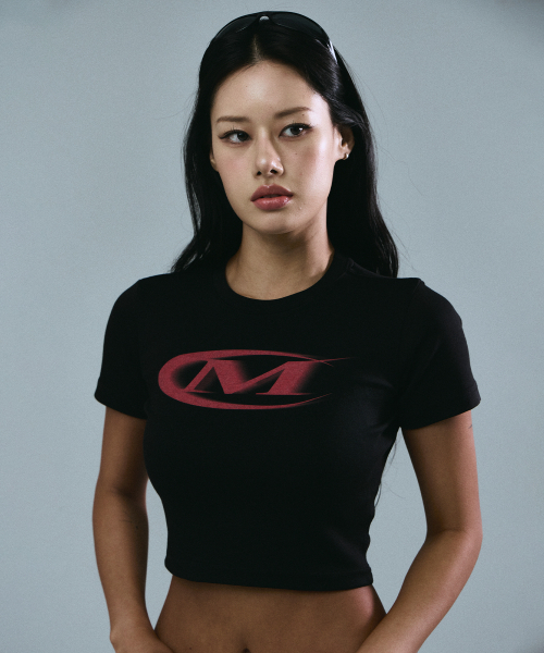 MIHAK(ミハク)の「モーションビッグロゴクロップTシャツ (ブラック/レッド)(Tシャツ/カットソー・レディース・その他・1/2)」の3枚目の写真