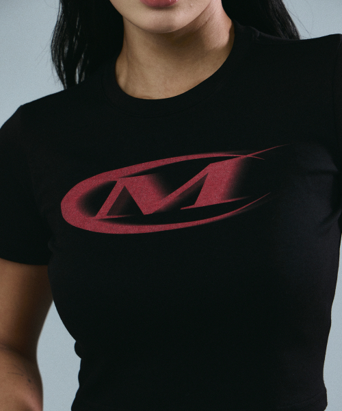 MIHAK(ミハク)の「モーションビッグロゴクロップTシャツ (ブラック/レッド)(Tシャツ/カットソー・レディース・その他・1/2)」の4枚目の写真