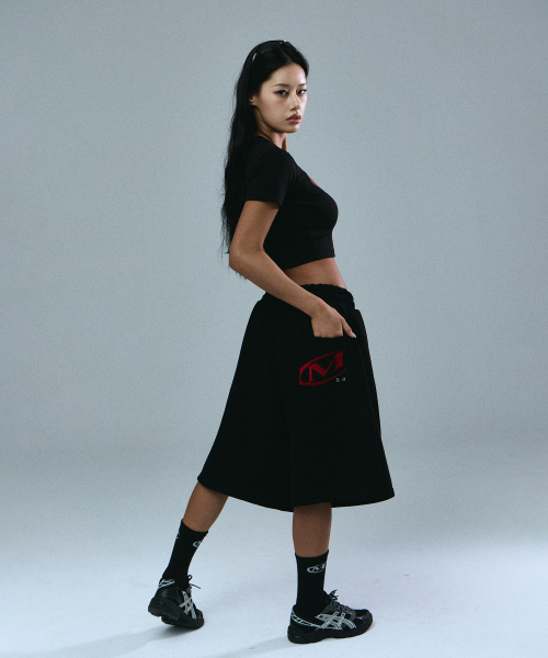 MIHAK(ミハク)の「モーションビッグロゴクロップTシャツ (ブラック/レッド)(Tシャツ/カットソー・レディース・その他・1/2)」の5枚目の写真