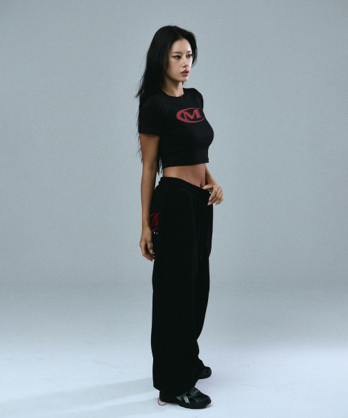 MIHAK(ミハク)の「モーションビッグロゴクロップTシャツ (ブラック/レッド)(Tシャツ/カットソー・レディース・その他・1/2)」の7枚目の写真