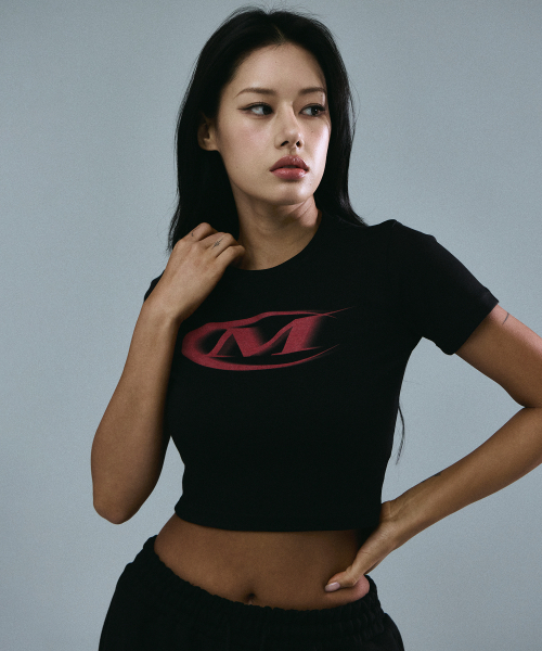 MIHAK(ミハク)の「モーションビッグロゴクロップTシャツ (ブラック/レッド)(Tシャツ/カットソー・レディース・その他・1/2)」の9枚目の写真