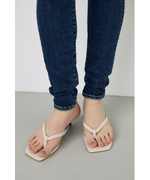 AZUL by moussy(アズールバイマウジー)の「トングミュールサンダル 靴(サンダル・レディース・キャメル/ブラック/アイボリー・MEDIUM/LARGE/SMALL)」の18枚目の写真