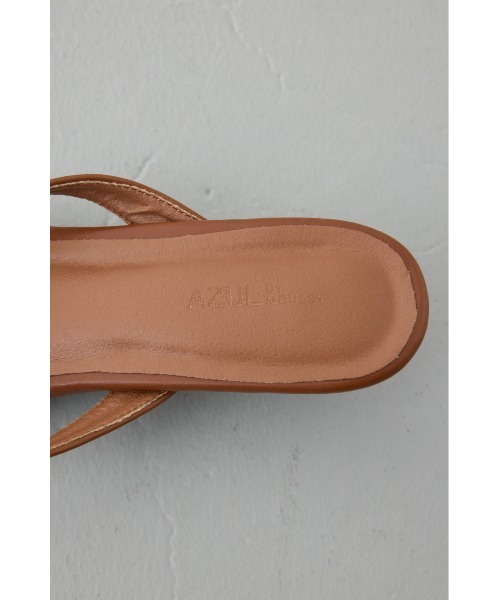 AZUL by moussy(アズールバイマウジー)の「トングミュールサンダル 靴(サンダル・レディース・キャメル/ブラック/アイボリー・MEDIUM/LARGE/SMALL)」の7枚目の写真