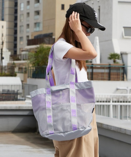 NIKE（ナイキ）の「NIKE/ナイキ SS26 メッシュトートプールバッグ ブランドロゴ マチ付き マリンスポーツ 2026年春夏（トートバッグ・メンズ・ブラック/グレー/レッド/ミント・FREE）」の3枚目の写真