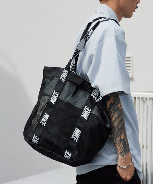 NIKE（ナイキ）の「NIKE/ナイキ SS26 メッシュトートプールバッグ ブランドロゴ マチ付き マリンスポーツ 2026年春夏（トートバッグ・メンズ・ブラック/グレー/レッド/ミント・FREE）」の2枚目の写真