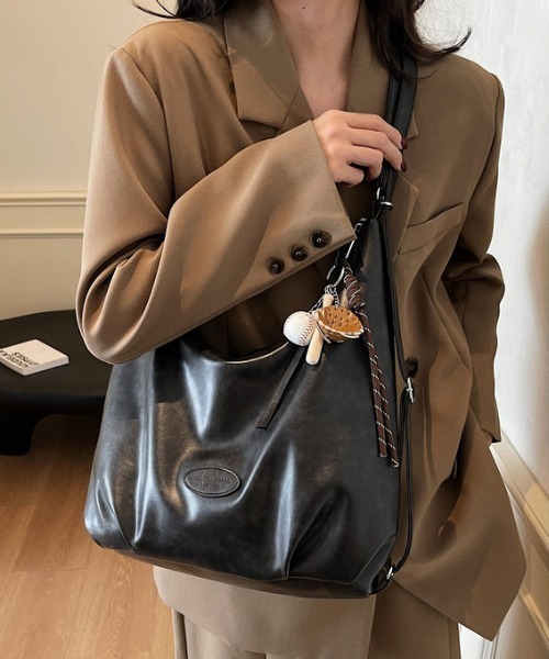 LA VORAGINE(ラ ヴォラジネ)の「3WAY大容量バッグ PUレザーマルチショルダーバック 通勤用(ショルダーバッグ・レディース・ブラウン/アイボリー/ブラック/モカ・FREE)」の20枚目の写真