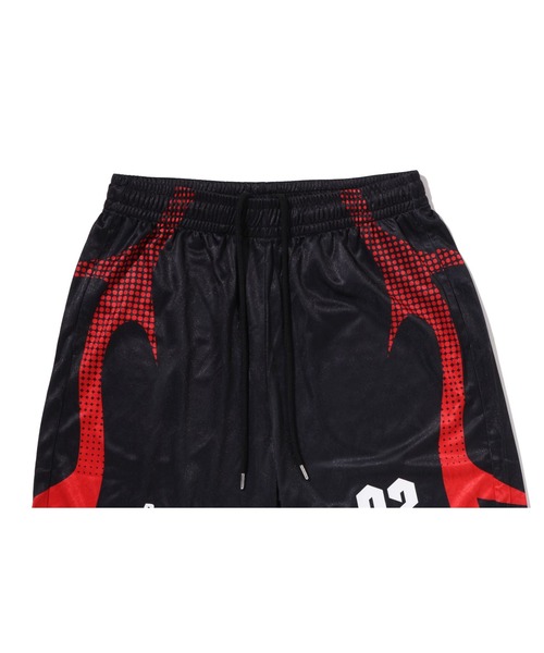 A BATHING APE(アベイシングエイプ)の「APE FLAME MONOGRAM JACQUARD RELAXED FIT FOOTBALL SHORTS(その他パンツ・メンズ・ブラック/グリーン・MEDIUM/X-LARGE/XX-LARGE/SMALL)」の5枚目の写真