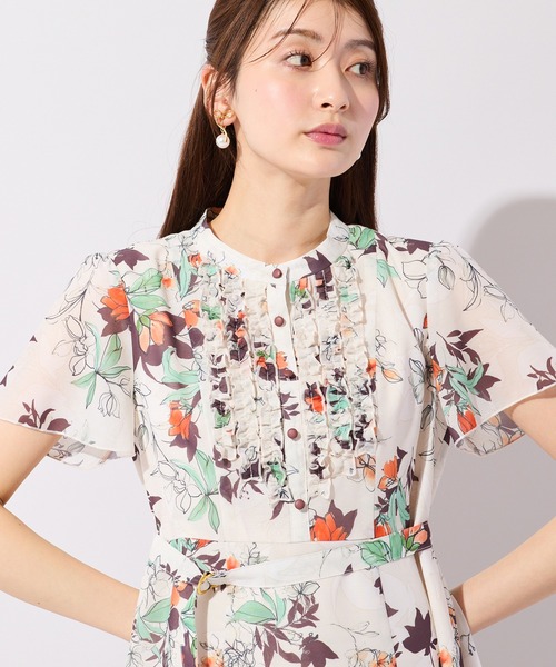 Rose Tiara(ローズティアラ)の「スパンボイルフラワープリントワンピース(ワンピース・レディース・ベージュ/ブラック・38/40/42/46)」の10枚目の写真