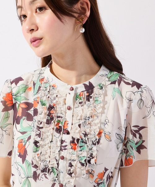 Rose Tiara(ローズティアラ)の「スパンボイルフラワープリントワンピース(ワンピース・レディース・ベージュ/ブラック・38/40/42/46)」の12枚目の写真