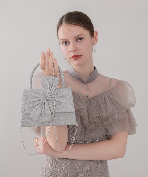 Leja(レジャ)の「【LEJA】グリッタービッグリボン2WAYハンドバッグ結婚式 パーティー 成人式 二次会 同窓会 お呼ばれ オケージョン 20代 30代(ハンドバッグ・レディース・シルバー・FREE)」の4枚目の写真