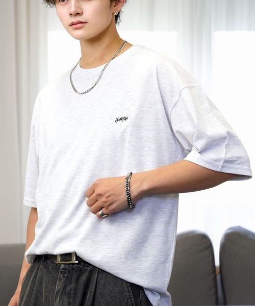 L'atelier(ラトリエ)の「グラフィック 半袖Tシャツ リラックス トップス(Tシャツ/カットソー・メンズ・ブラック系1/ホワイト系4/グレー系その他2/ブラック系2/ブラック系4/ホワイト系1/ホワイト系2/ブラック系その他2/ホワイト系3/ブラック系その他/ホワイト系その他/ブラック系3・M/L/LL)」の2枚目の写真