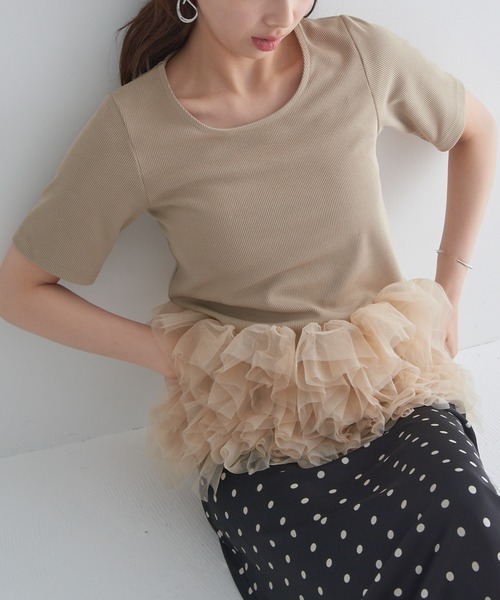 MAISON BREEZE reveur(メゾンブリーズレヴール)の「【MAISON BREEZE reveur】ボリュームチュールフリル ヘムプルオーバーTシャツ trc(Tシャツ/カットソー・レディース・ベージュ/オフホワイト/レッド/ブラック・FREE)」の4枚目の写真