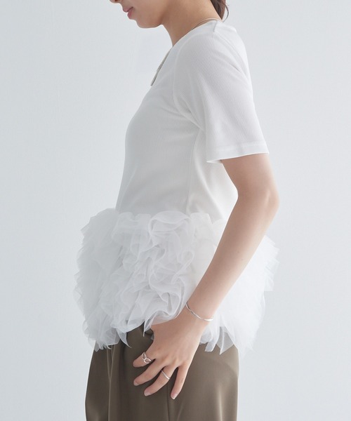 MAISON BREEZE reveur(メゾンブリーズレヴール)の「【MAISON BREEZE reveur】ボリュームチュールフリル ヘムプルオーバーTシャツ trc(Tシャツ/カットソー・レディース・ベージュ/オフホワイト/レッド/ブラック・FREE)」の7枚目の写真