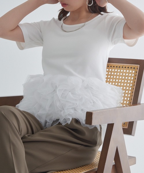 MAISON BREEZE reveur(メゾンブリーズレヴール)の「【MAISON BREEZE reveur】ボリュームチュールフリル ヘムプルオーバーTシャツ trc(Tシャツ/カットソー・レディース・ベージュ/オフホワイト/レッド/ブラック・FREE)」の8枚目の写真