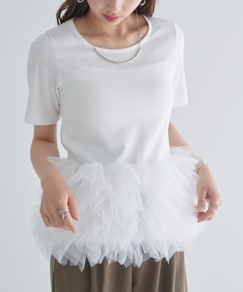 MAISON BREEZE reveur(メゾンブリーズレヴール)の「【MAISON BREEZE reveur】ボリュームチュールフリル ヘムプルオーバーTシャツ trc(Tシャツ/カットソー・レディース・ベージュ/オフホワイト/レッド/ブラック・FREE)」の10枚目の写真
