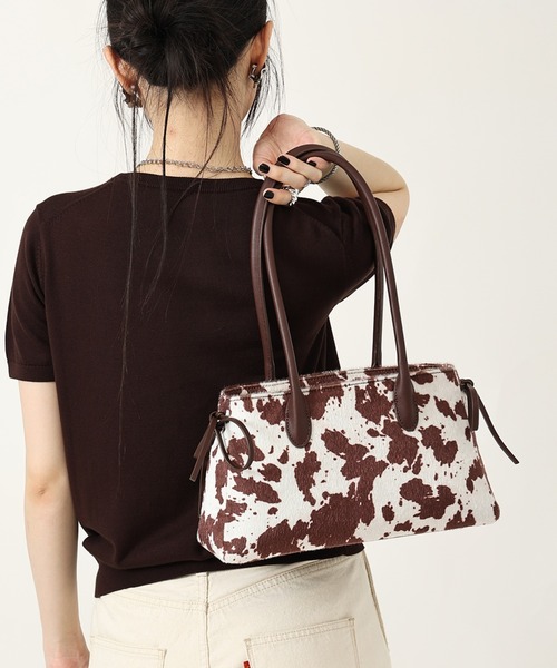 style code(スタイルコード)の「ZOZO限定【STYLE CODE/スタイルコード】カウ柄ハラコ風ボストンバッグ(ボストンバッグ・レディース・ブラウン/ブラック・FREE)」の13枚目の写真