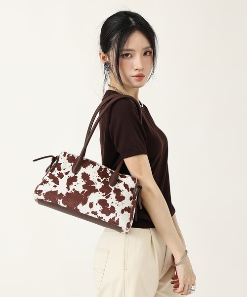 style code(スタイルコード)の「ZOZO限定【STYLE CODE/スタイルコード】カウ柄ハラコ風ボストンバッグ(ボストンバッグ・レディース・ブラウン/ブラック・FREE)」の14枚目の写真