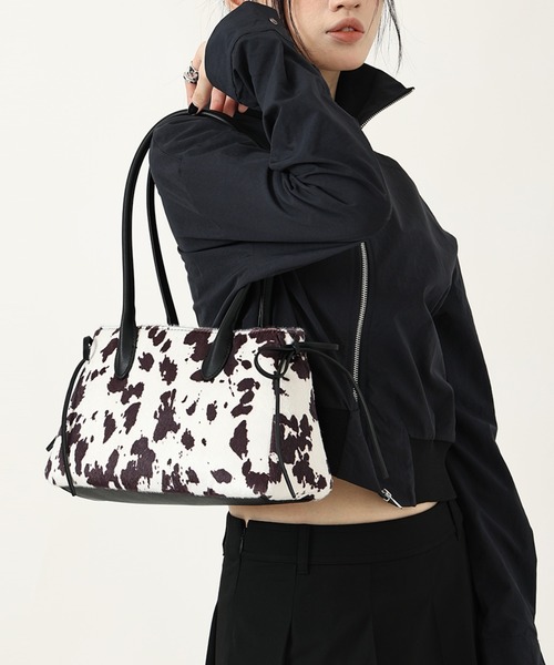 style code(スタイルコード)の「ZOZO限定【STYLE CODE/スタイルコード】カウ柄ハラコ風ボストンバッグ(ボストンバッグ・レディース・ブラウン/ブラック・FREE)」の10枚目の写真