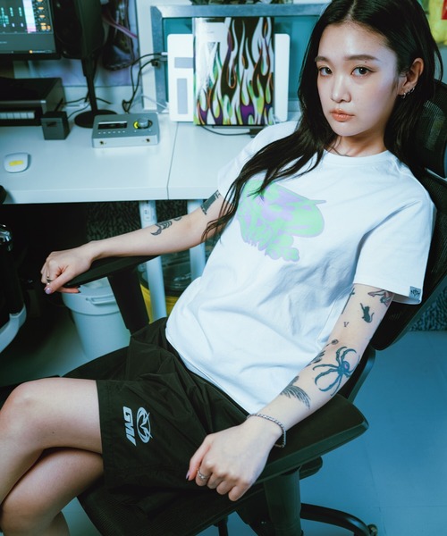 VANS（バンズ）の「GUCCIMAZE フローラル Tシャツ / AP GM FLORAL SS TEE BLANC DE B VN000XJ8JVY1（Tシャツ/カットソー・レディース・ホワイト・LARGE/MEDIUM/SMALL/X-LARGE/X-SMALL）」の10枚目の写真