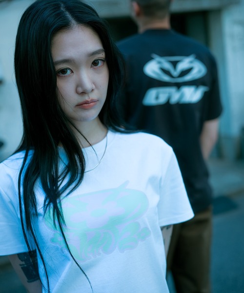 VANS（バンズ）の「GUCCIMAZE フローラル Tシャツ / AP GM FLORAL SS TEE BLANC DE B VN000XJ8JVY1（Tシャツ/カットソー・レディース・ホワイト・LARGE/MEDIUM/SMALL/X-LARGE/X-SMALL）」の3枚目の写真