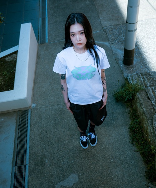 VANS（バンズ）の「GUCCIMAZE フローラル Tシャツ / AP GM FLORAL SS TEE BLANC DE B VN000XJ8JVY1（Tシャツ/カットソー・レディース・ホワイト・LARGE/MEDIUM/SMALL/X-LARGE/X-SMALL）」の4枚目の写真