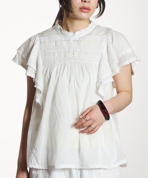ROSE BUD(ローズバッド)の「SLEEVE FRILL BLOUSE(シャツ/ブラウス・レディース・ホワイト/ブラック/ライトピンク・ONE SIZE)」の2枚目の写真