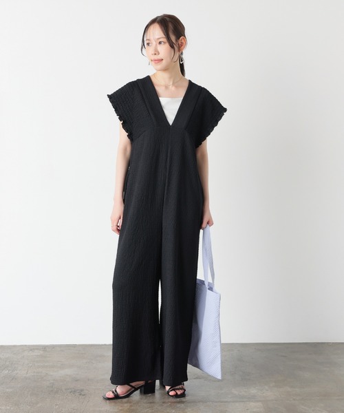 Honeys(ハニーズ)の「シャーリングサロペット(サロペット/オーバーオール・レディース・ブラウン/ブラック・M/S/L/LL)」の3枚目の写真