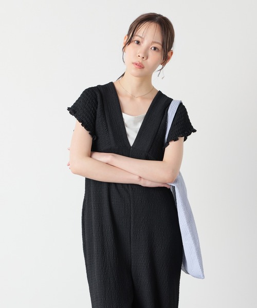 Honeys(ハニーズ)の「シャーリングサロペット(サロペット/オーバーオール・レディース・ブラウン/ブラック・M/S/L/LL)」の6枚目の写真