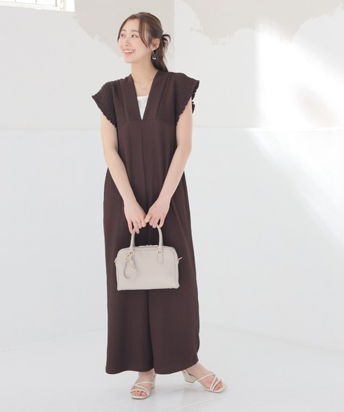Honeys(ハニーズ)の「シャーリングサロペット(サロペット/オーバーオール・レディース・ブラウン/ブラック・M/S/L/LL)」の9枚目の写真