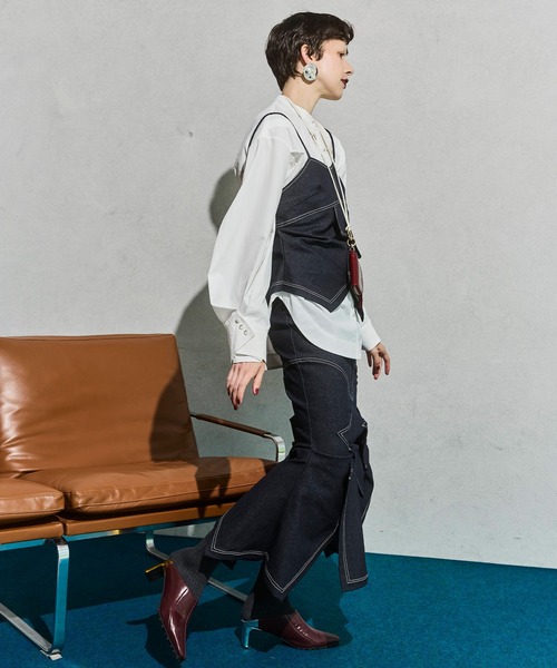 OMMO(オーエムエムオー)の「ASYMME FOLD DESIGN BUSTIER(キャミソール・レディース・ネイビー/オフホワイト・36/38)」の5枚目の写真