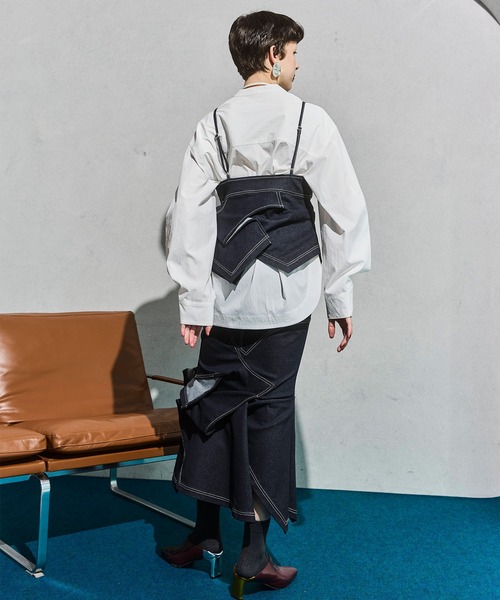 OMMO(オーエムエムオー)の「ASYMME FOLD DESIGN BUSTIER(キャミソール・レディース・ネイビー/オフホワイト・36/38)」の6枚目の写真
