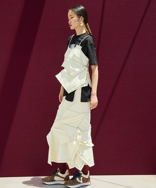 OMMO(オーエムエムオー)の「ASYMME FOLD DESIGN BUSTIER(キャミソール・レディース・ネイビー/オフホワイト・36/38)」の11枚目の写真